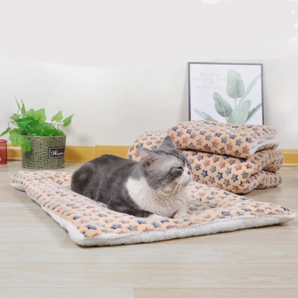 Multi-model pet flannel sleeping mat kennel mat blanket pet warm mat suitable for large medium and small pets - Image 3